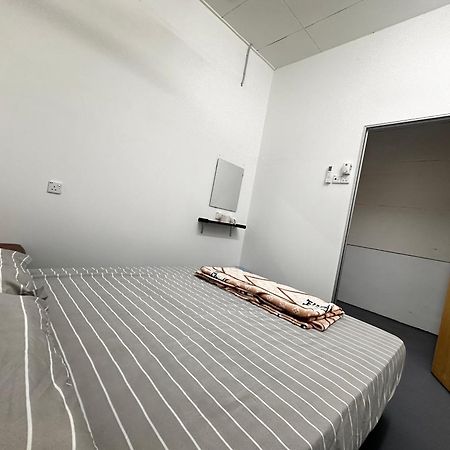 Jiaxin Dormitory - Puteri Wangsa 家馨旅舍 Ulu Tiram Kültér fotó