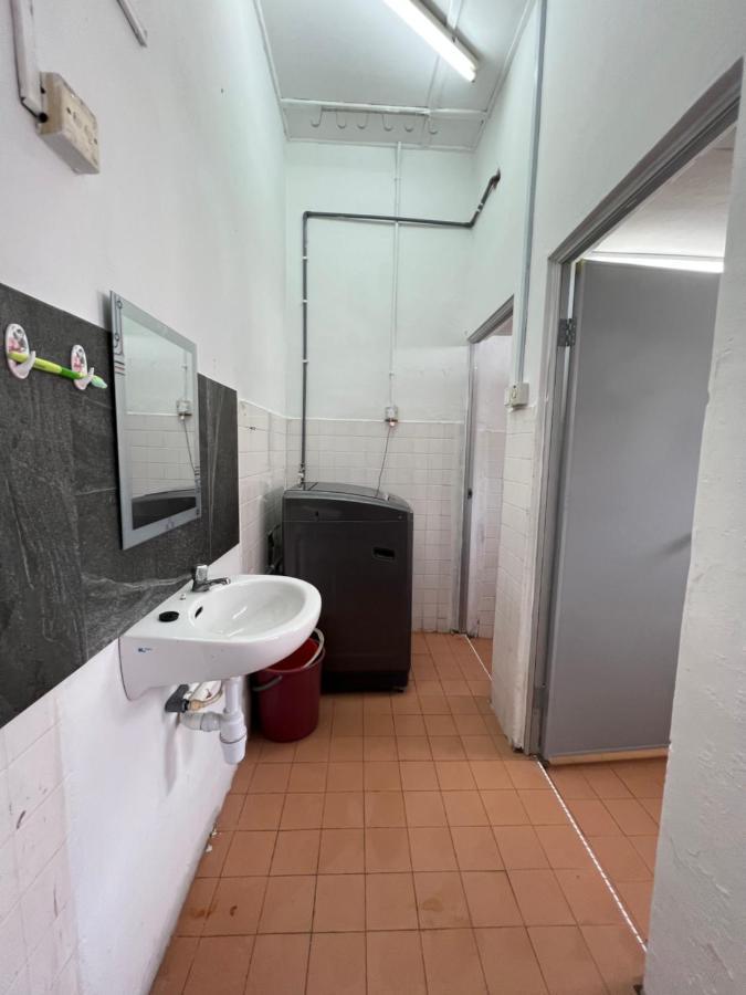 Jiaxin Dormitory - Puteri Wangsa 家馨旅舍 Ulu Tiram Kültér fotó